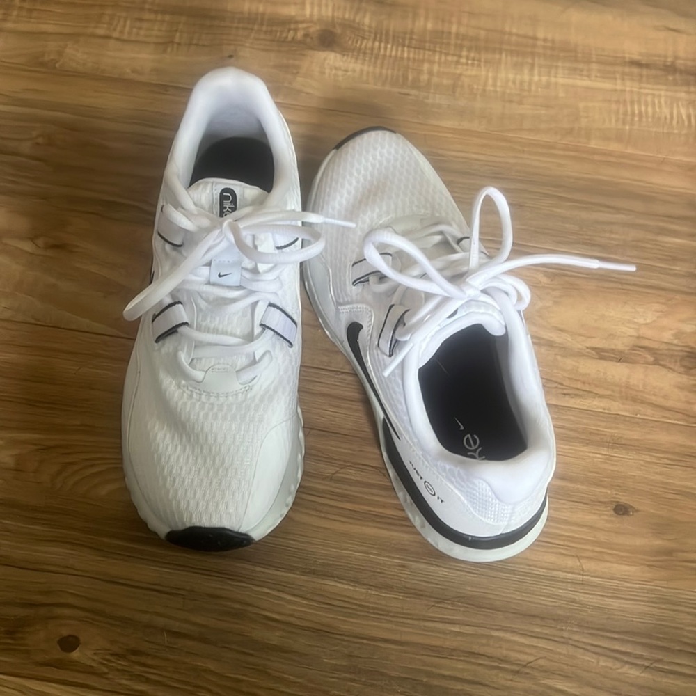 Boys white Nike sneakers size 6.5